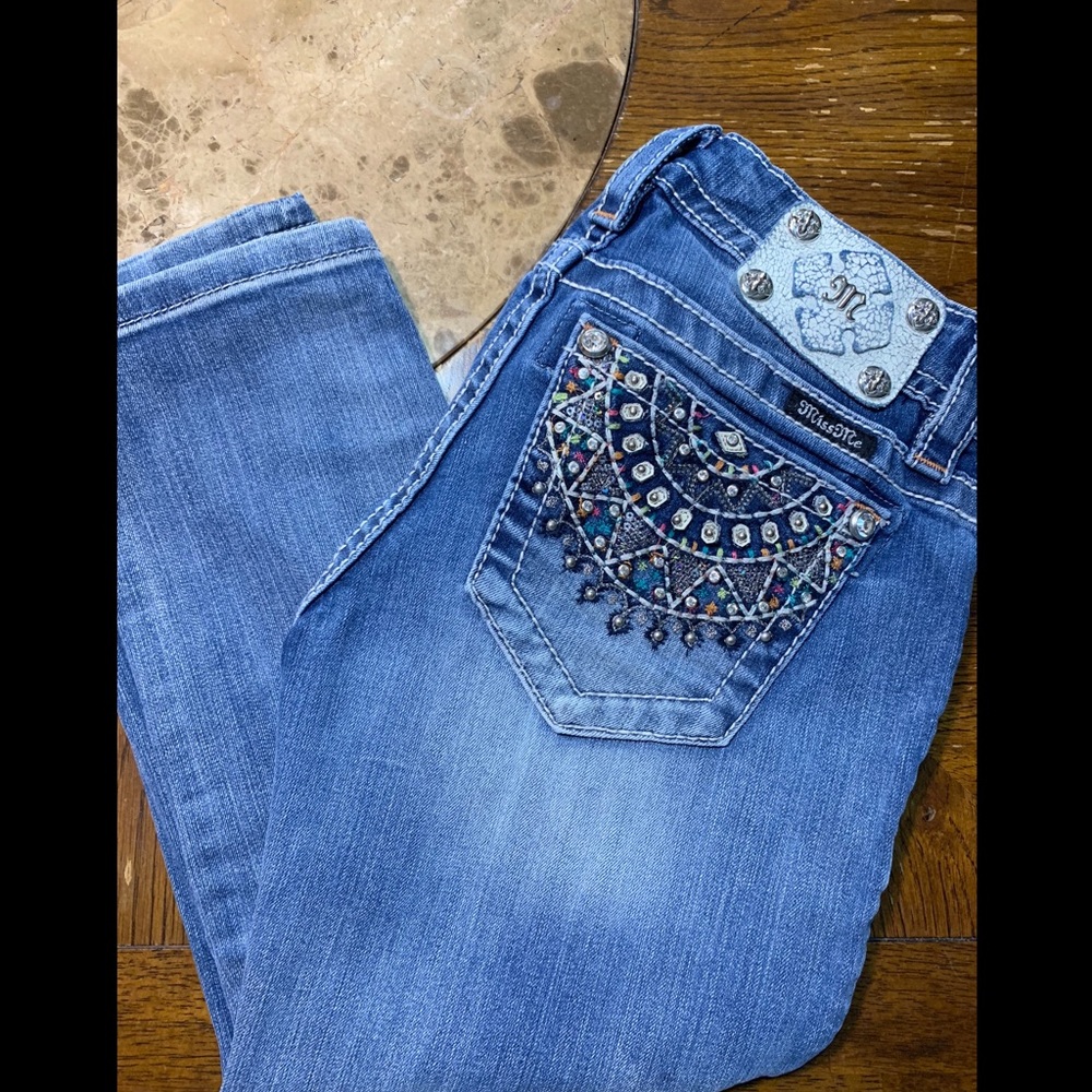 🎉 Mid-rise Cuffed Capri MissMe Jeans